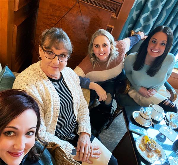 sisters and mom